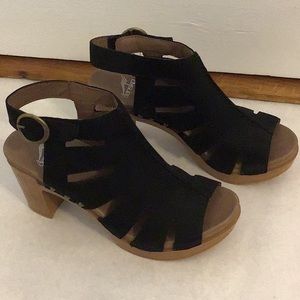 Dansko Demetra: on-trend heal for fall or summer!